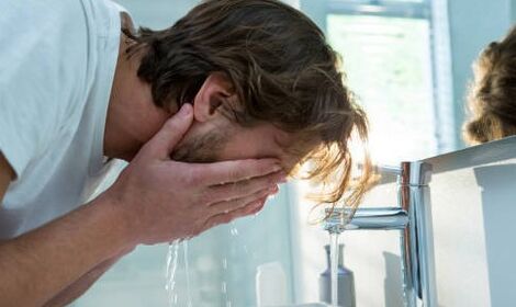 Processo d'acqua - una parte essenziale di uno stile di vita sano